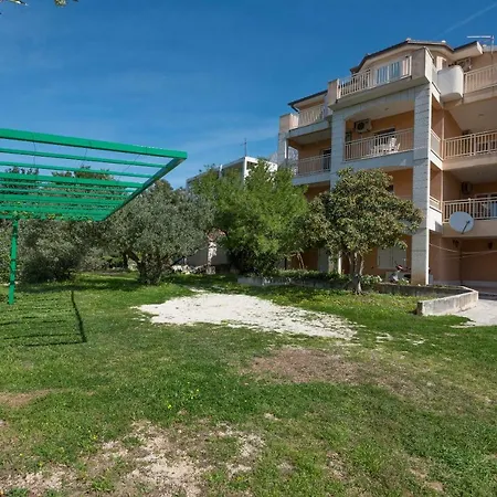 Ivka Apartment *