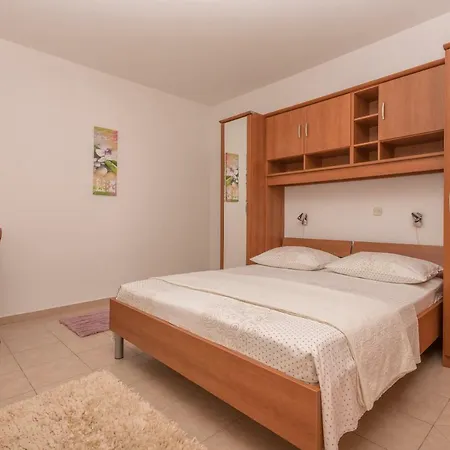 Ivka Apartment